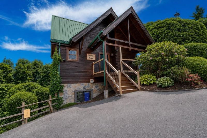 City View Chalet City View Chalet Pool Table Hot Tub WIFI Free Attraction Tickets!!! - image 31