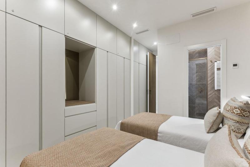 Stylish 3BR Apartment in Madrid - image 7