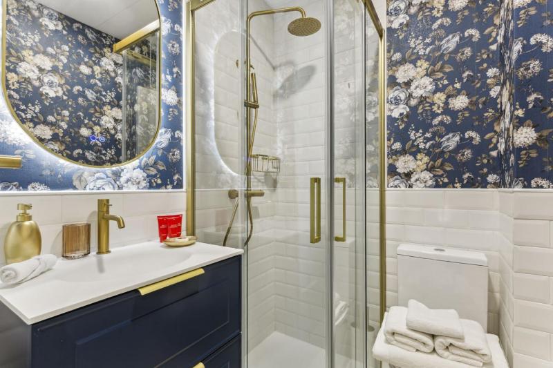 Stylish 3BR Apartment in Madrid - image 11