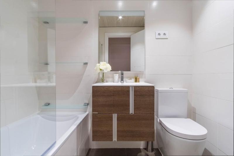 Elegant 2BR Apartment in Salamanca Madrid - image 12