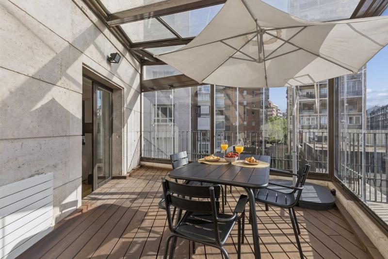 Bright Elegant 2BR with Terrace - image 3