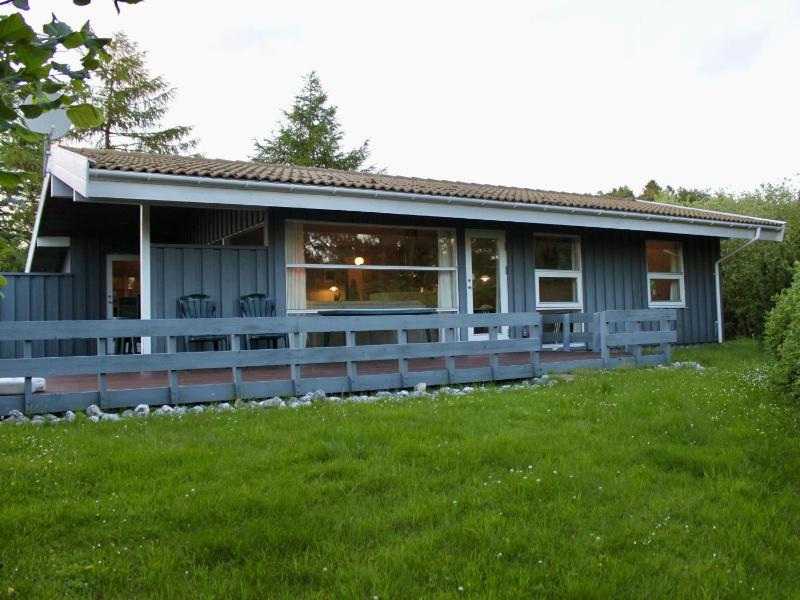 Ferienhaus-mit-grossen-Fensterfronten-Terrasse-und-viel-Licht - image 20