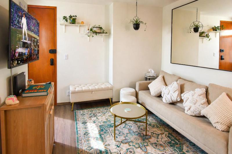 It's Always Sunny in this Roma Norte Apartment - image 5