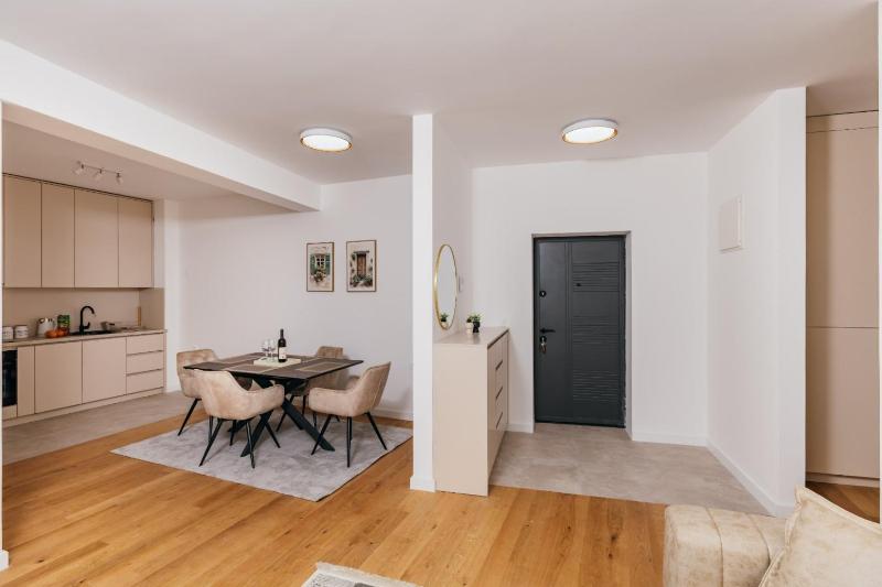 Lux apartments Bar - image 16