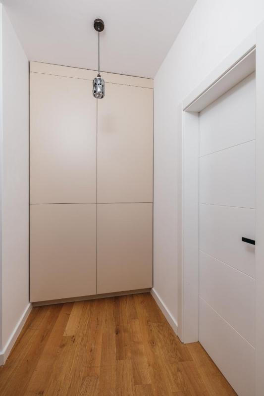 Lux apartments Bar - image 15