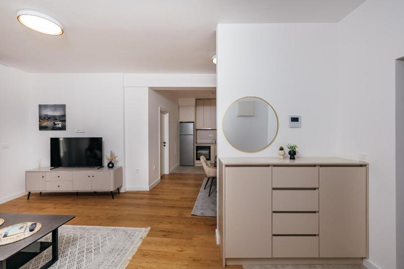 Lux apartments Bar - image 10