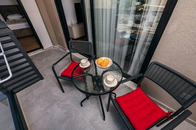 Lux apartments Bar - image 9