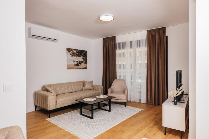 Lux apartments Bar - image 7