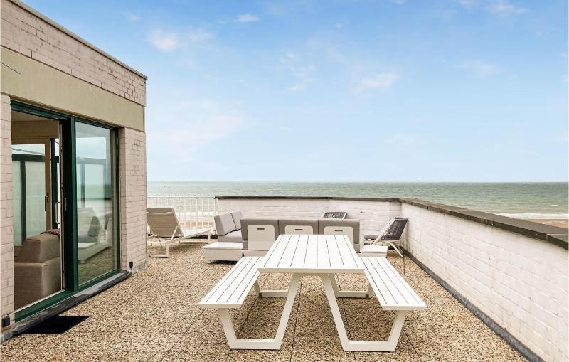 Awesome Apartment In Oostende With Wifi - image 1