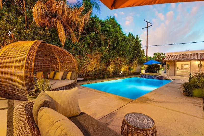Great Reviews Beautiful Movie Colony Home PoolSpa - image 15