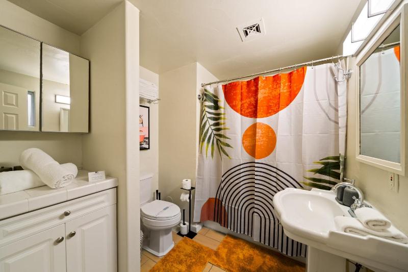 Great Reviews Beautiful Movie Colony Home PoolSpa - image 29