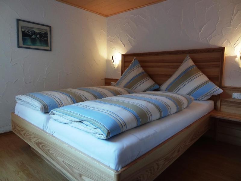 Deluxe Two-Bedroom Apartment with Terrace image 4