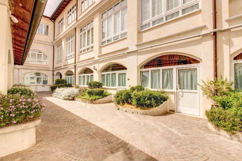 One-Bedroom Apartment image 3