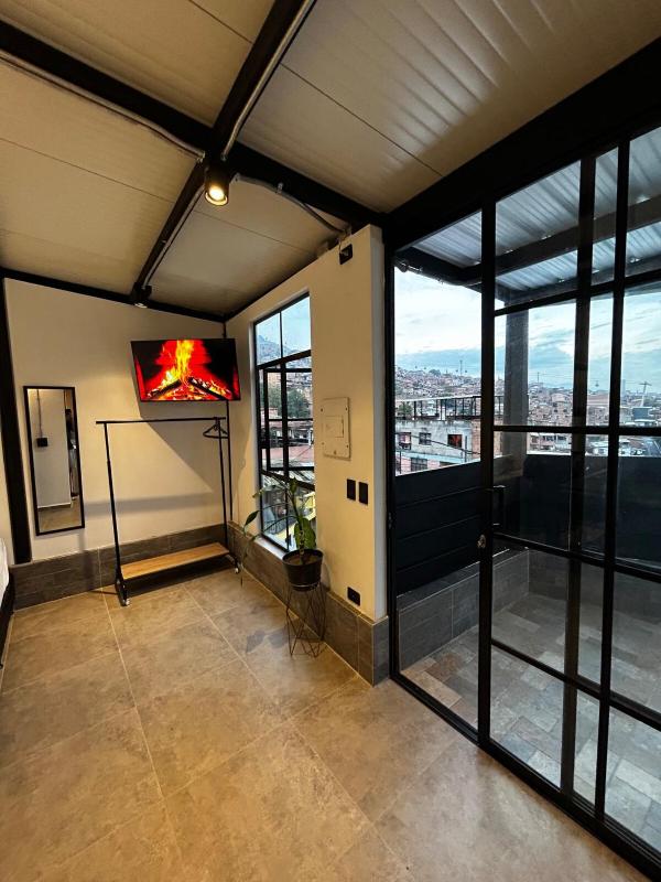 Balcony View Apartments with Fast WiFi near Subway - image 3