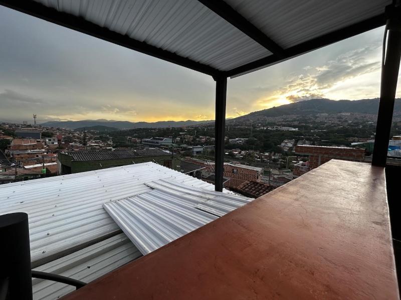 Balcony View Apartments with Fast WiFi near Subway - image 14