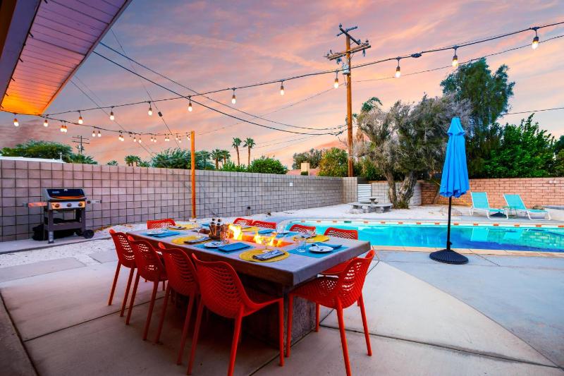 30Stay Resort-Style Backyard PoolSpaLarge Patio - image 13