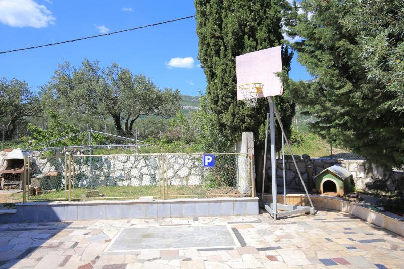 Apartments with parking space Kastel Stari Kastela - 25141 - image 3