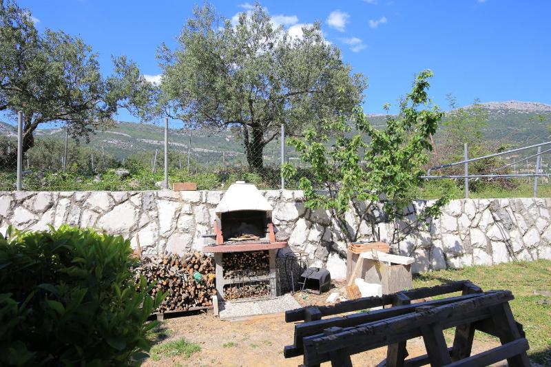 Apartments with parking space Kastel Stari Kastela - 25141 - image 14