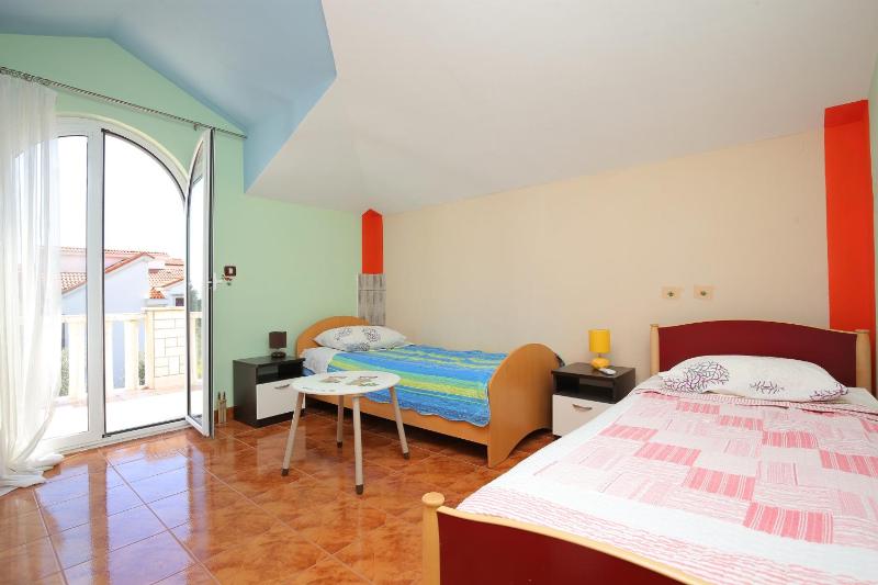 Apartments with parking space Kastel Stari Kastela - 25141 - image 21