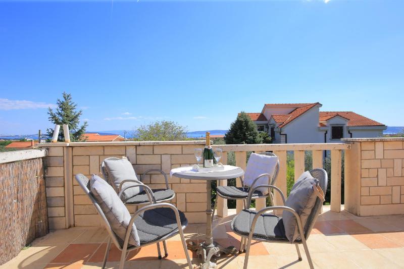 Apartments with parking space Kastel Stari Kastela - 25141 - image 9