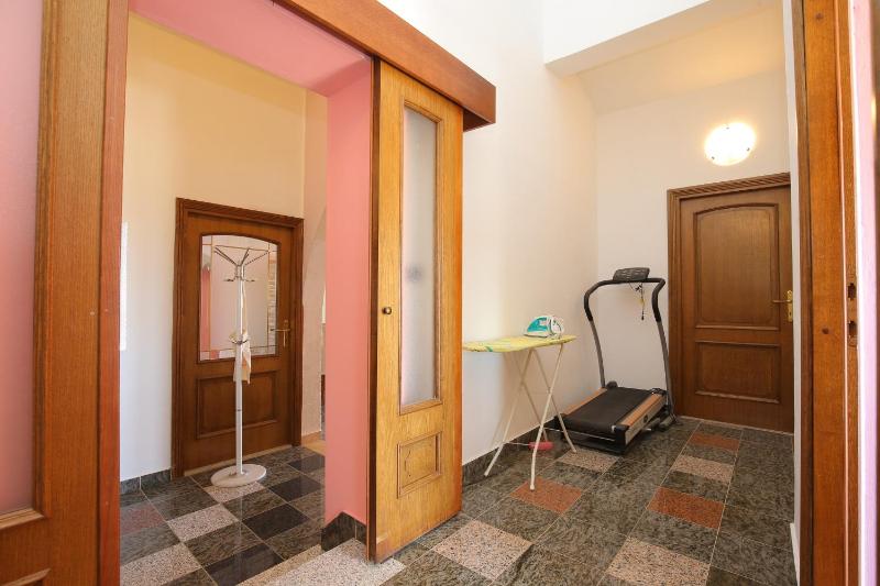 Apartments with parking space Kastel Stari Kastela - 25141 - image 16