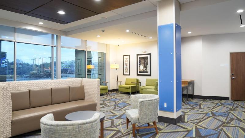 Holiday Inn Express & Suites Dallas Market Ctr - Love Field By IHG - image 8