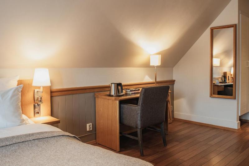 Home Hotel With - image 32