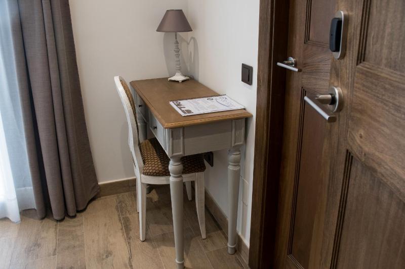 Single Room with Terrace image 3