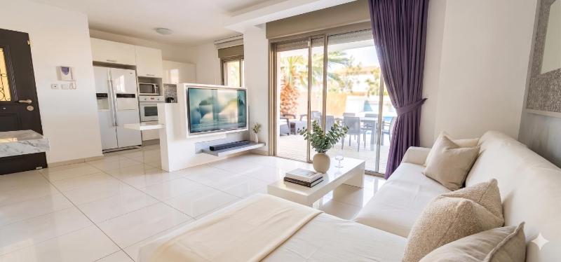 Amdar Holiday Apartments with private pools - image 18