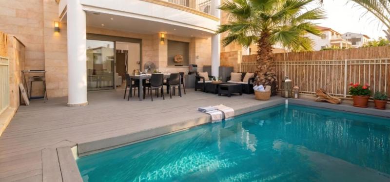 Amdar Holiday Apartments with private pools - image 1