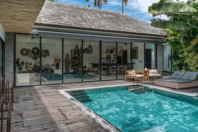 Villa Marlon - Sleek & Sophisticated 3 BR Villa in Seminyak - image 4