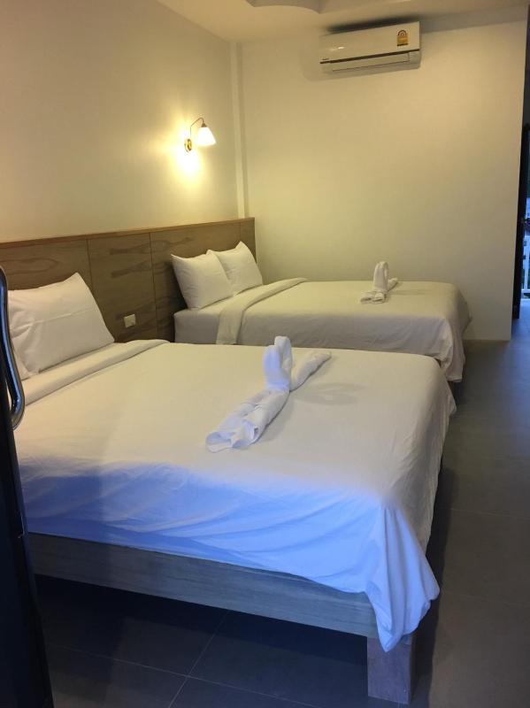 Mac's Bay Resort - image 12