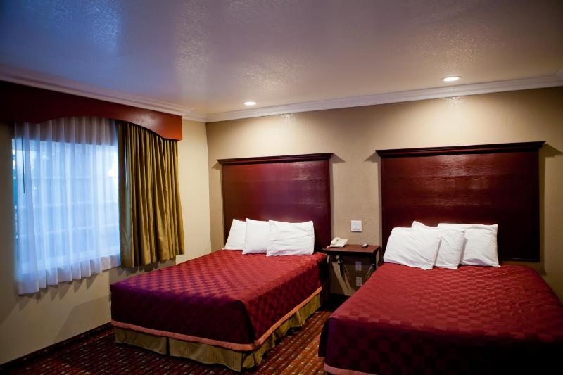 Double Queen Room image 3
