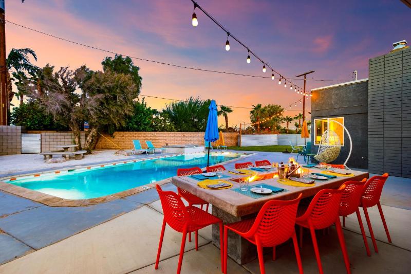 30Stay Resort-Style Backyard PoolSpaLarge Patio - image 1