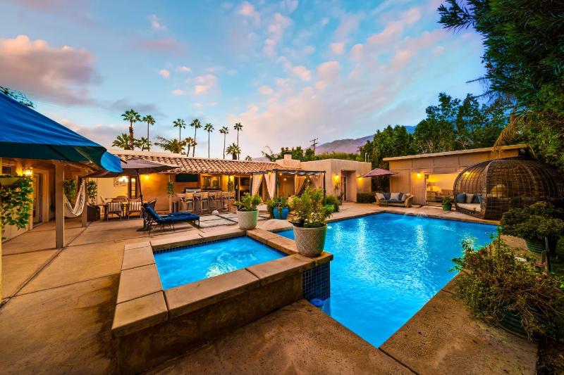 Perfect For Families Great Location-PoolHot Tub - image 1
