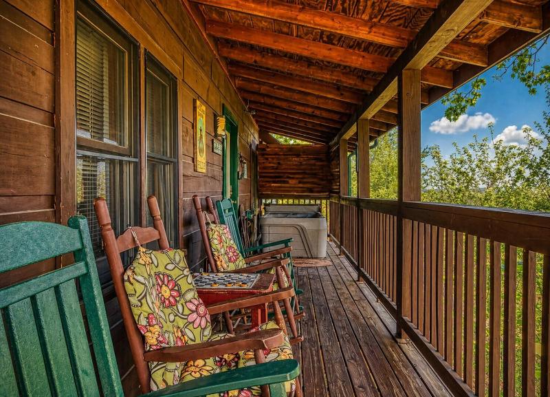 Another Day In Bearadise- Cozy Cabin Retreat in the Smokies Comfort & Fun for All - image 27