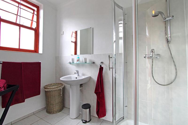Cape Paradise Lodge and Apartments - image 8