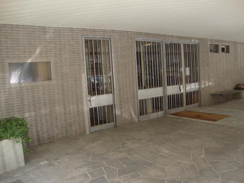 Single Room with Bathroom image 3