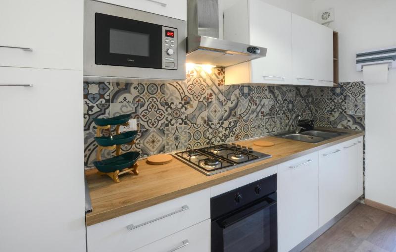 Cozy Apartment In Viareggio With Wifi - image 8