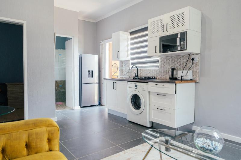 Spacious 2 bedroom Linden Cottage - image 10