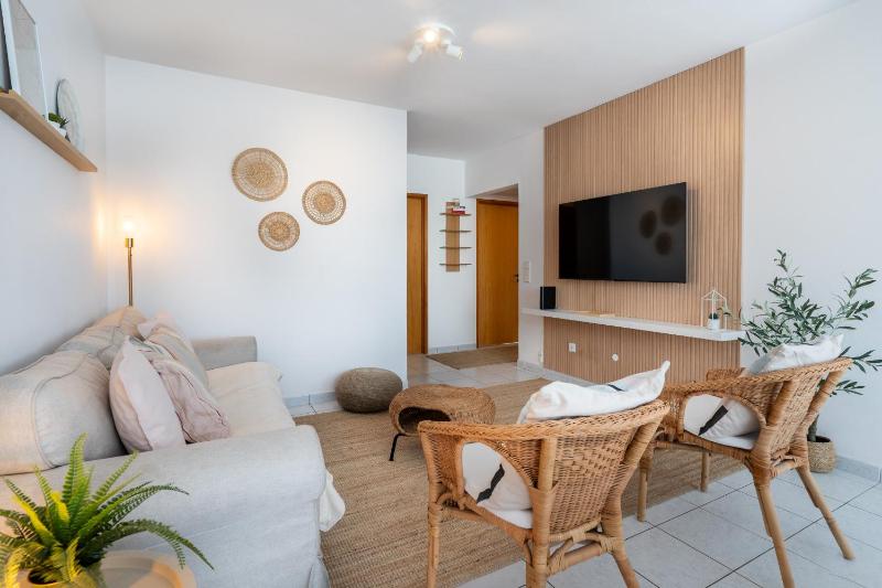 BmyGuest - Quarteira Cosy Beach Apartment - image 1