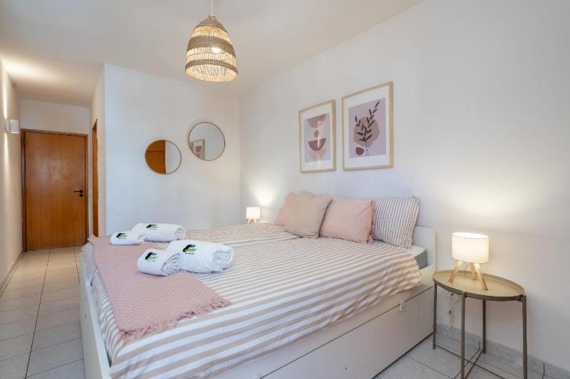 BmyGuest - Quarteira Cosy Beach Apartment - image 6