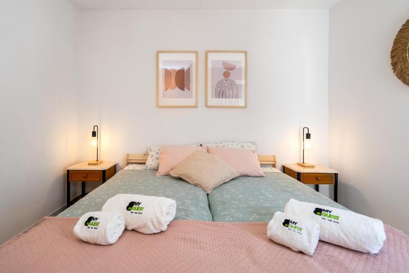 BmyGuest - Quarteira Cosy Beach Apartment - image 2