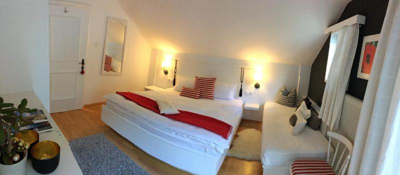 One-Bedroom Apartment image 2