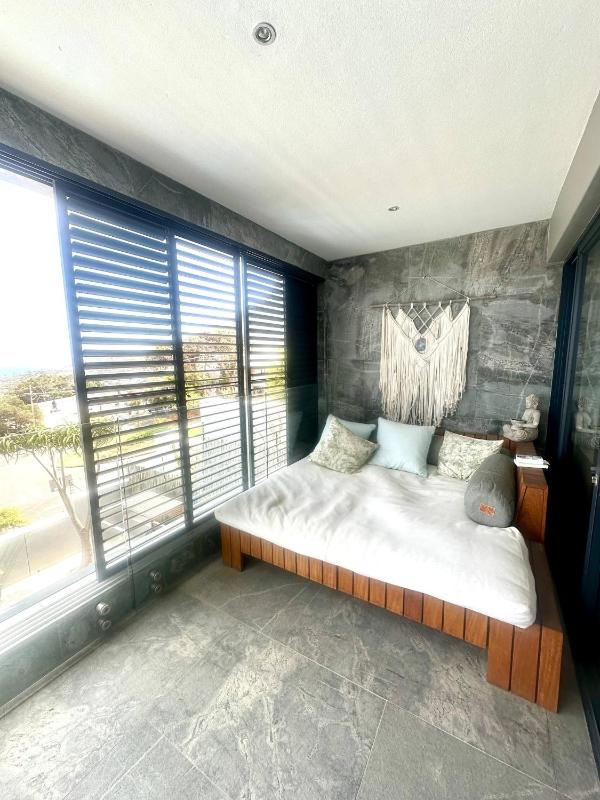 Camps Bay Luxury Family Villa with Ocean Views - image 12