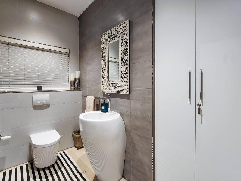 Camps Bay Luxury Family Villa with Ocean Views - image 16