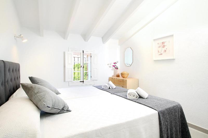Superb Pollensa Villa 5 Bedrooms Villa Fiorever Mountainside Views - image 5