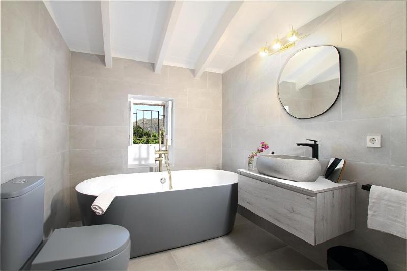 Superb Pollensa Villa 5 Bedrooms Villa Fiorever Mountainside Views - image 11