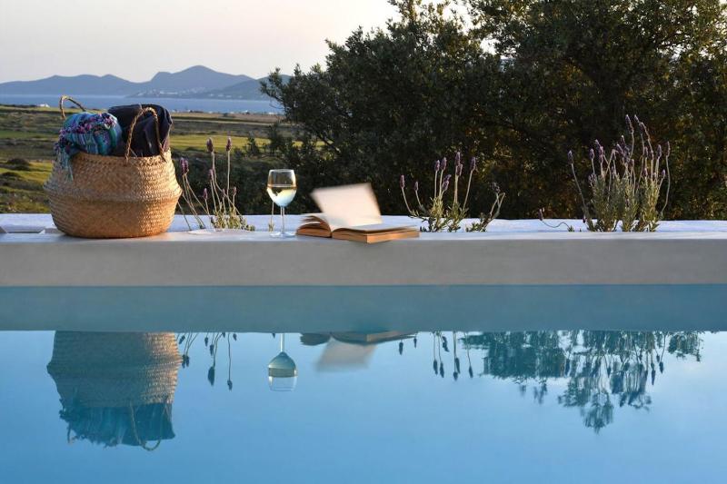 Luxury Paros Villa Villa Thoe Contemporary Luxury 3 Bedrooms - image 1