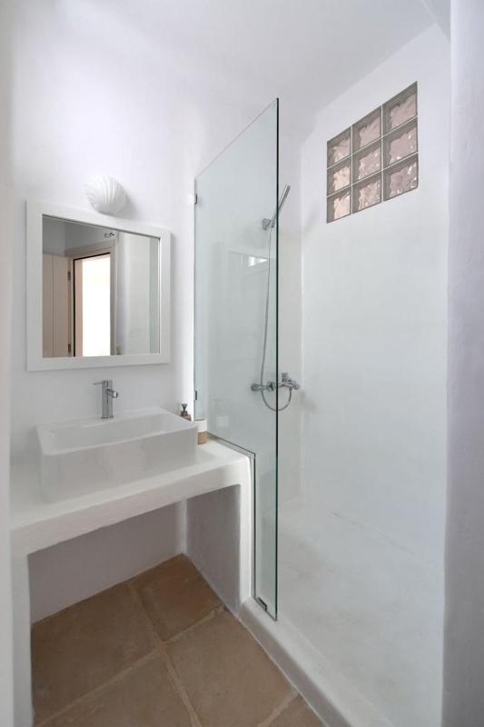 Luxury Paros Villa Villa Thoe Contemporary Luxury 3 Bedrooms - image 2